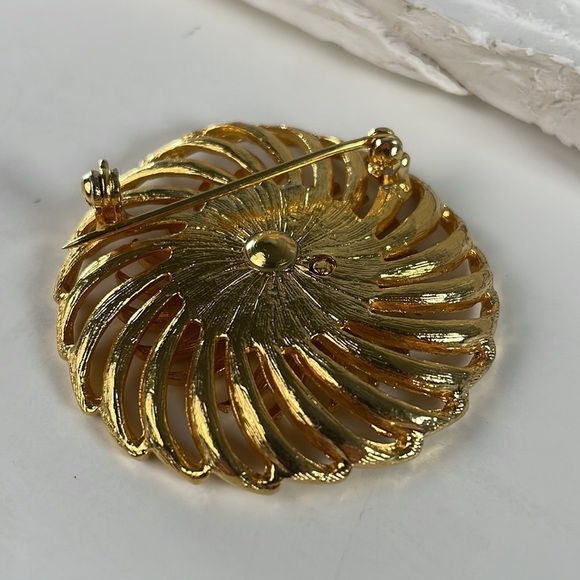 Gold Tone Flower Burst Brooch Pin - Picture 5 of 7